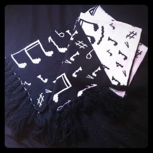 Scarf with music notes 🎼🎶