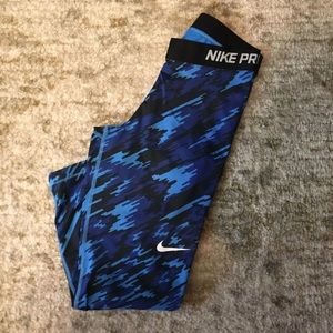 Nike Pro crop pants