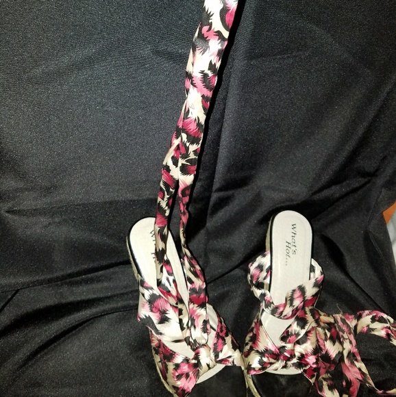 Pink and black heel - Picture 2 of 2