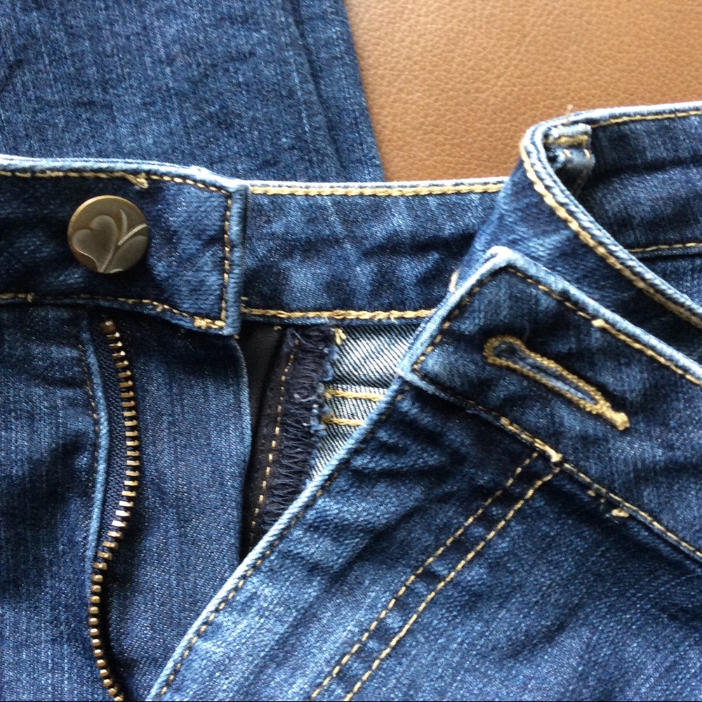 **NOT FOR SALE..GIFTED!* FB Capri Jeans