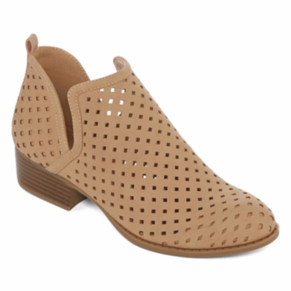WOMEN'S VENTURA BOOTIE SIZE 9 BRAND NEW