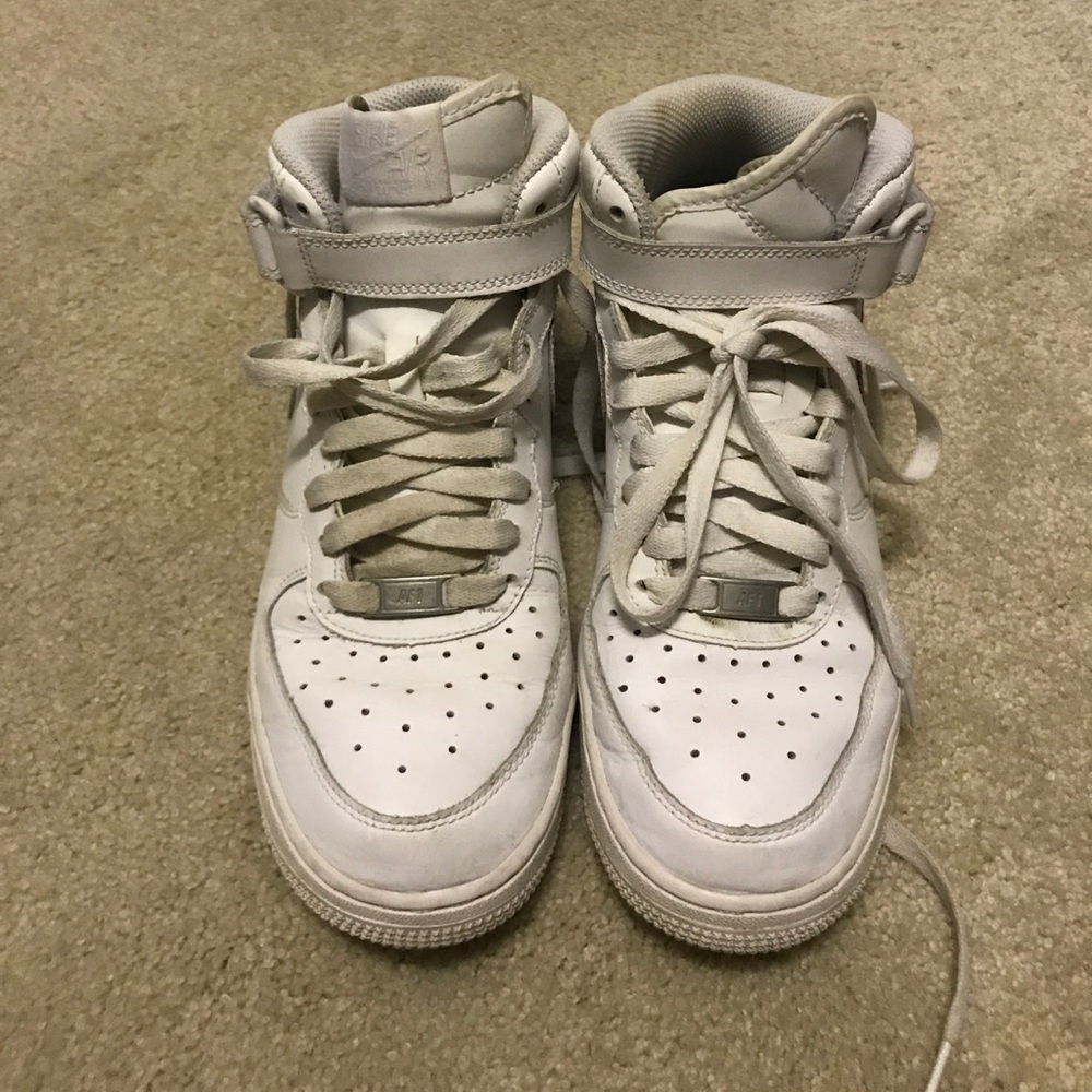 Reposh Nike Air Force-1s