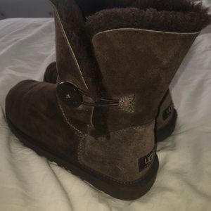 UGG Bailey button