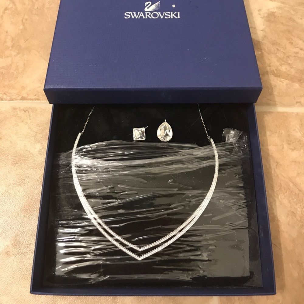💎SWAROVSKI Necklace SET.