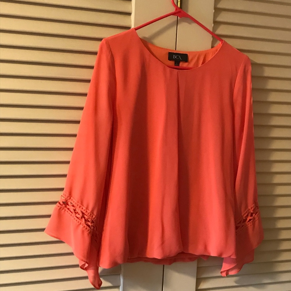 Orange/peach flowy blouse