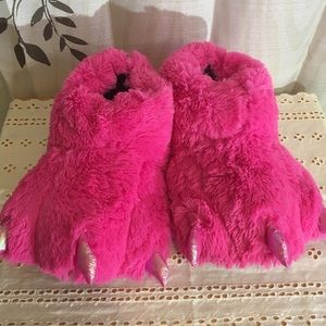 Fuzzy monster slippers, size 7/8, hardly worn