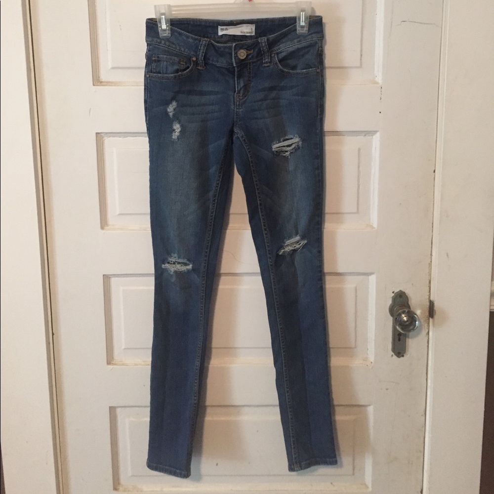 SOLD - Distressed skinny jeans