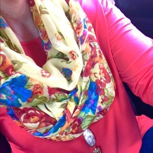 ✨Gorgeous✨ Large Floral Infinity Scarf