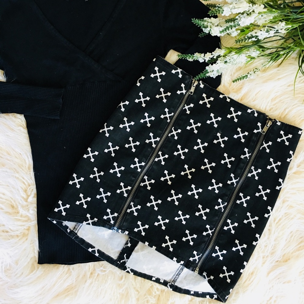 H&M printed mini skirt