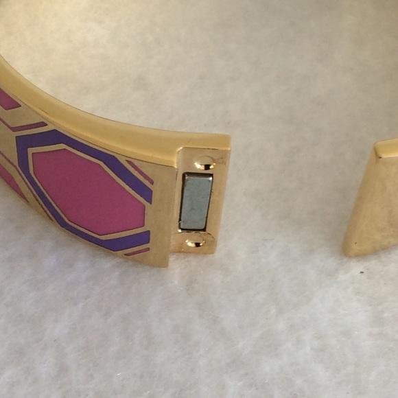Kate Spade New York WHEN IN ROME Idiom Bangle - Picture 5 of 8