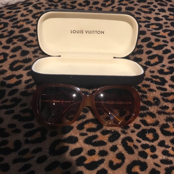 Louis Vuitton Unisex Sunglasses - Picture 3 of 6