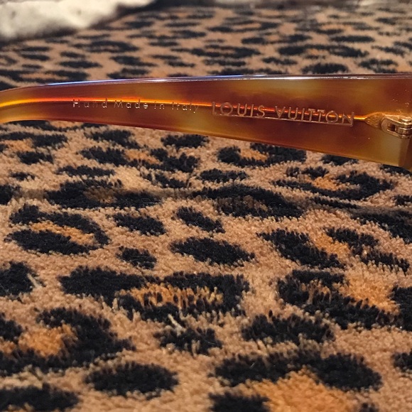 Louis Vuitton Unisex Sunglasses - Picture 4 of 6