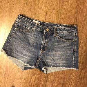Gap slim cutoff jean short