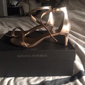 Banana Republic Bare Kitten Heel Gold 7.5