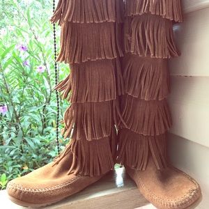 Minnetonka Fringe Boots Pristine!