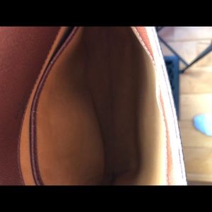 Authentic Louis Vuitton  Museete Cross over bag