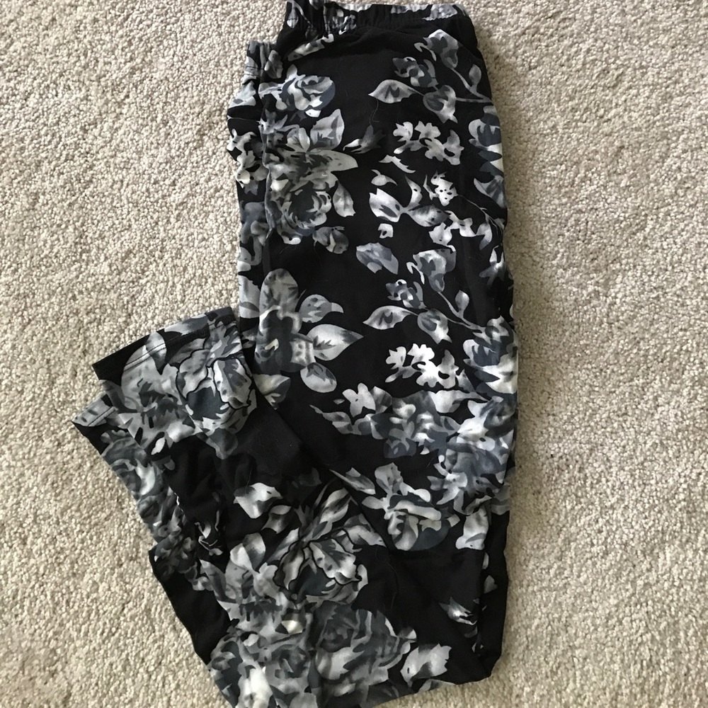 Agnes and Dora S/M leggings NWT floral