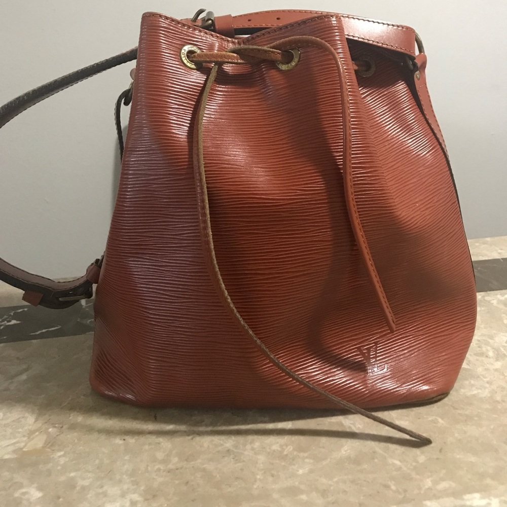 Louis Vuitton-authentic!!!