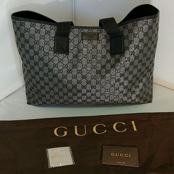 Gucci Handbags - GUCCI 💖 AUTHENTIC SILVER SIGNATURE IMPRIME TOTE!!