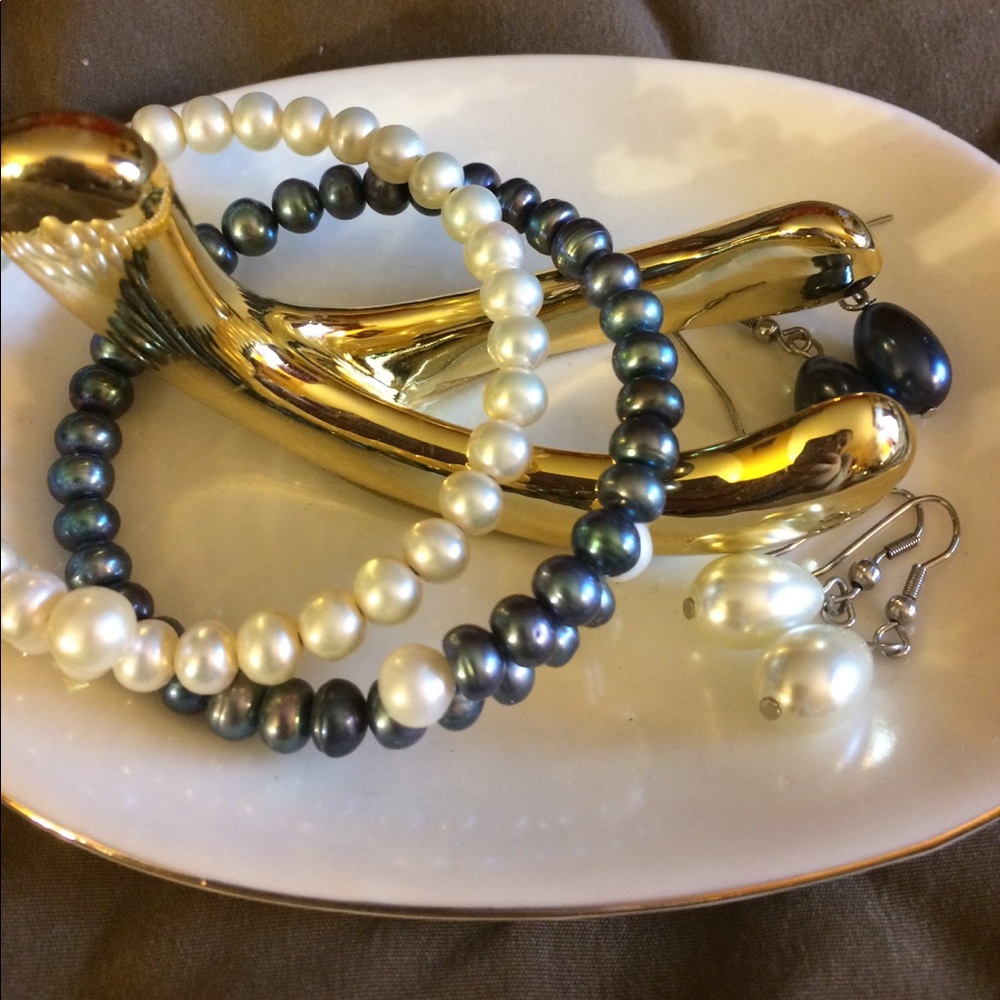 Genuine Freshwater Pearl Bracelet & Earring Set