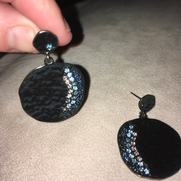 Earrings - Picture 3 of 4
