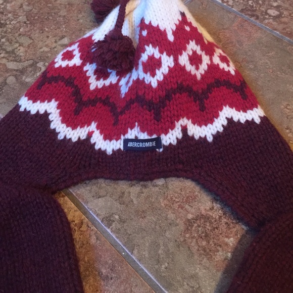 Abercrombie hat and mittens - Picture 2 of 2