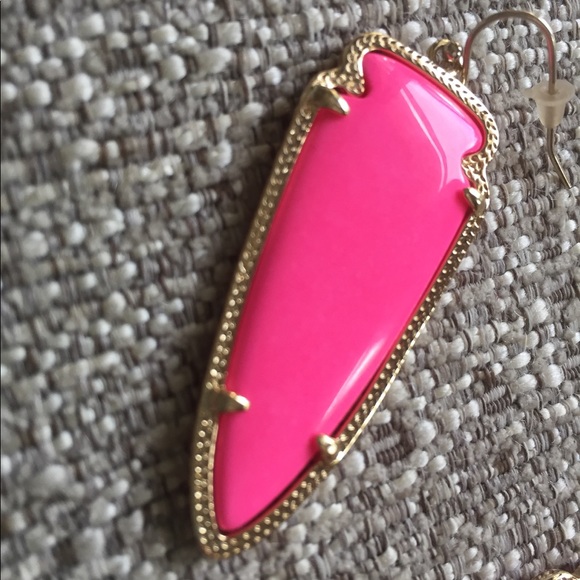 SOLD 🎉HP🎉 10/25 Kendra Scott neon pink skylars - Picture 4 of 4