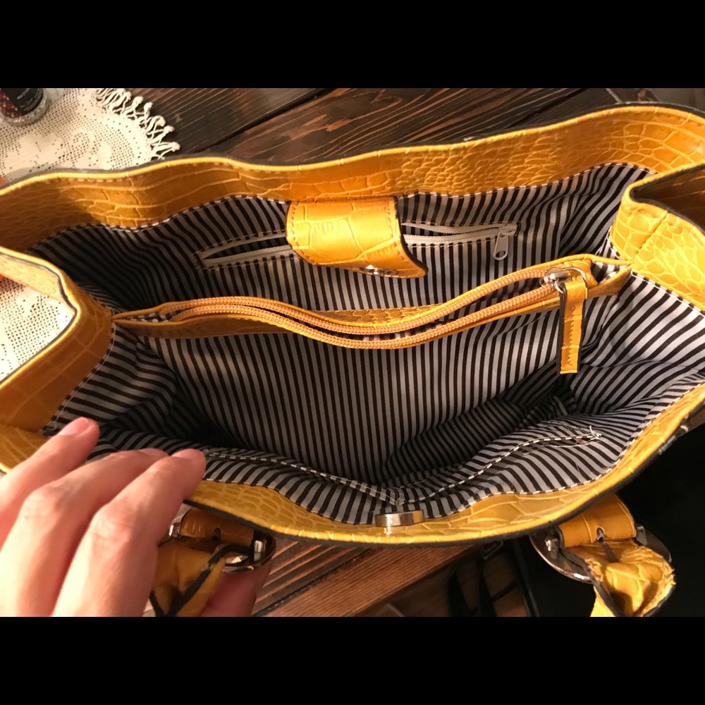 Charming Charlie Purse