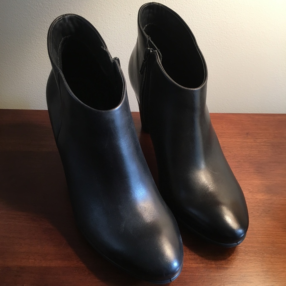 Ecco healed booties in black leather