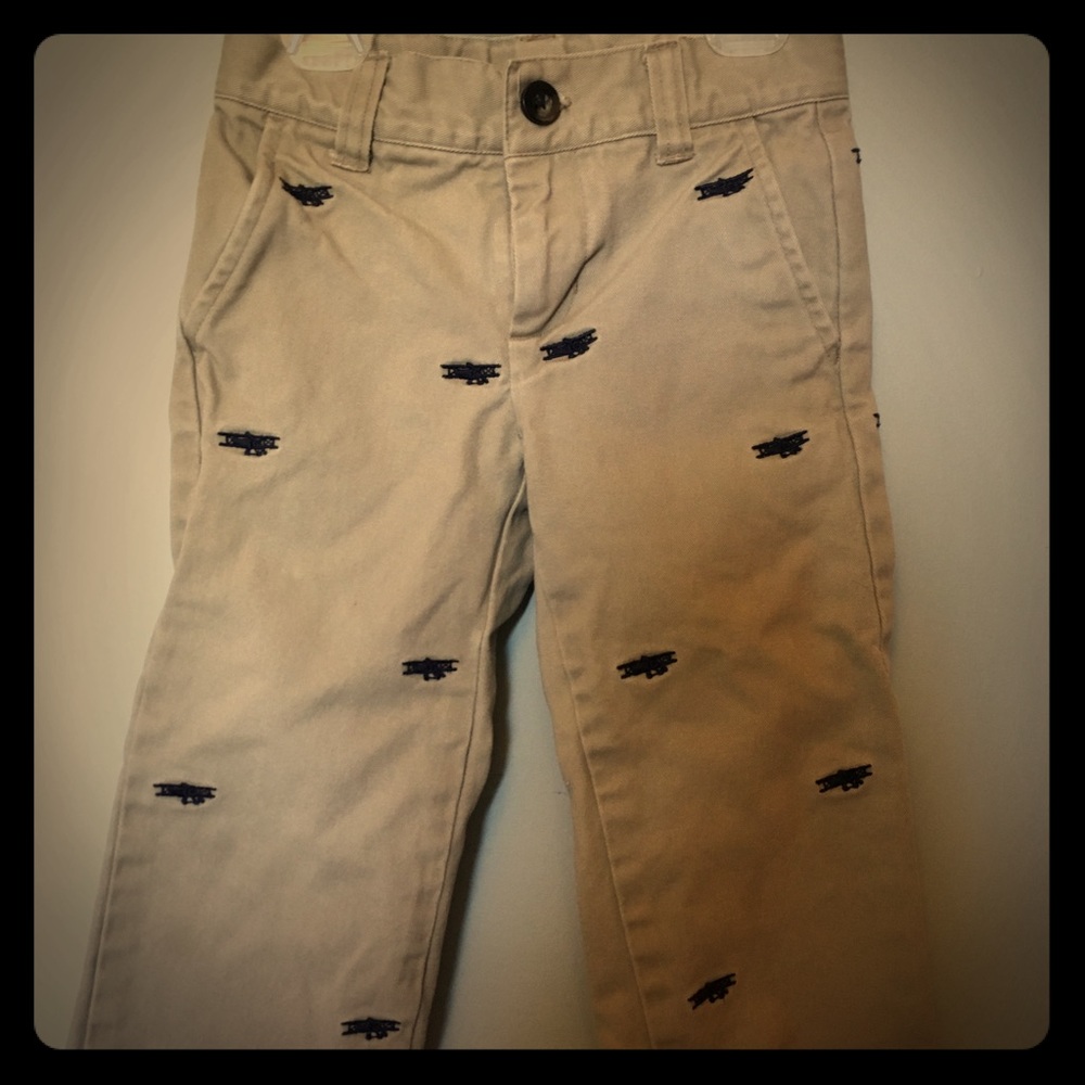 Khaki pants with embroidered airplanes