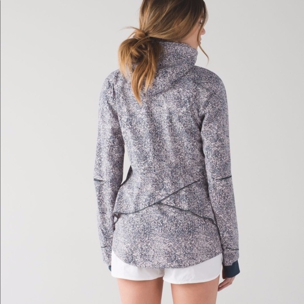 Like new pink lululemon Runaway Jacket