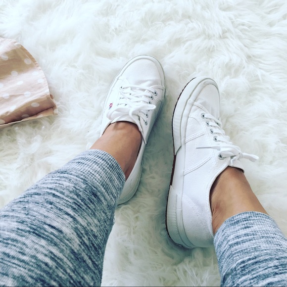 Superga Shoes - ✨🌸SUPERGA White Canvas Sneakers🌸✨
