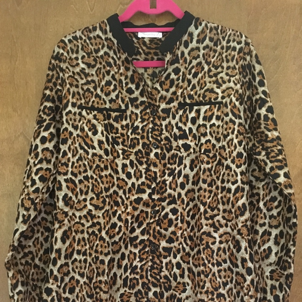 Like new leopard print button down blouse