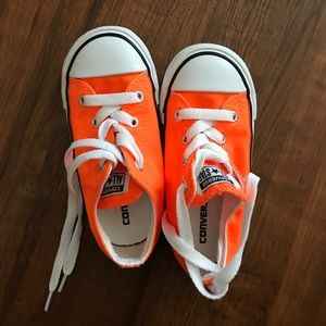 ✨Gently used Toddler Girl Converse✨
