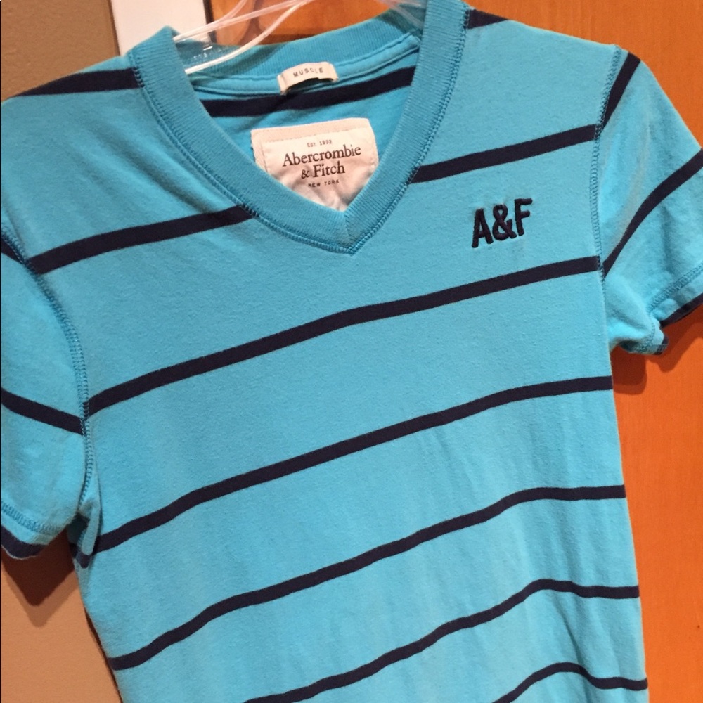 Abercrombie & Fitch - Men’s Small - V Neck