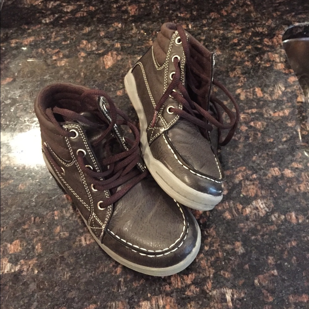Boys laced boots