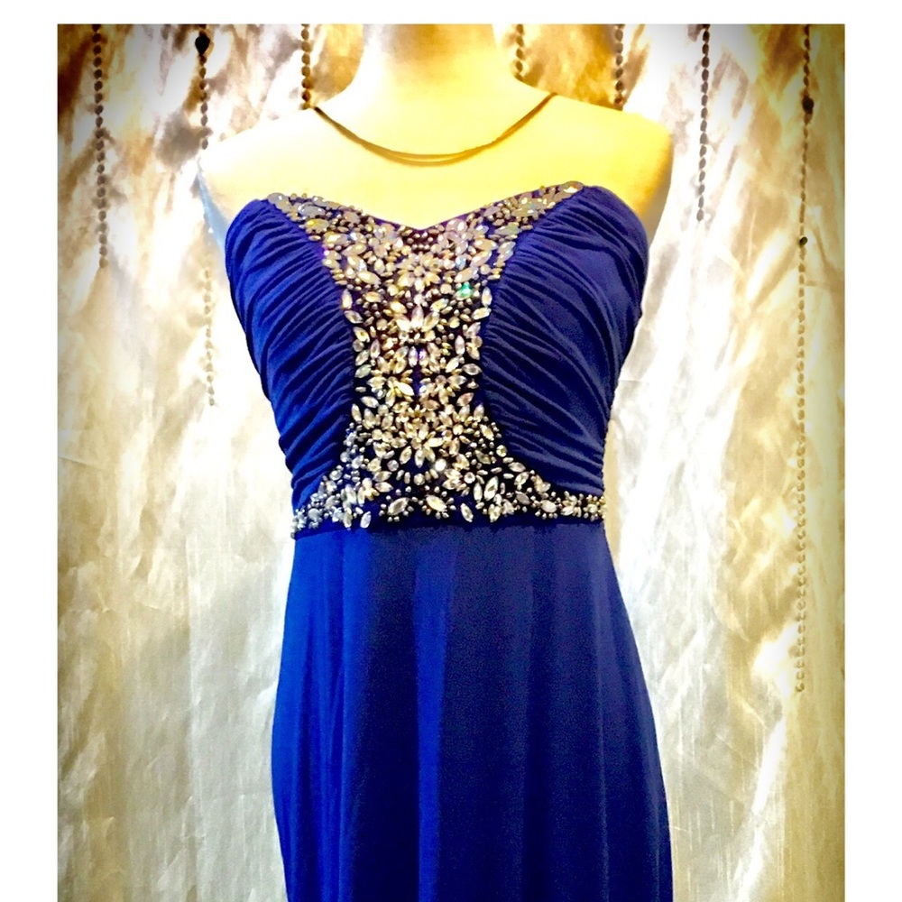 Stunning A Beyer formal evening gown 🦋