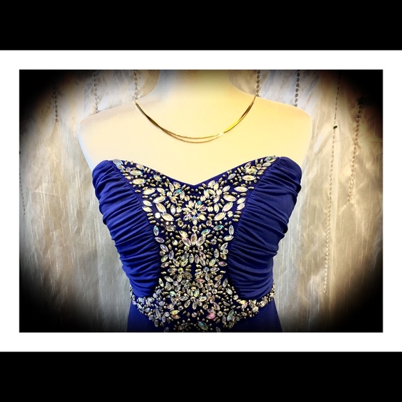 Stunning A Beyer formal evening gown 🦋 - Picture 2 of 5