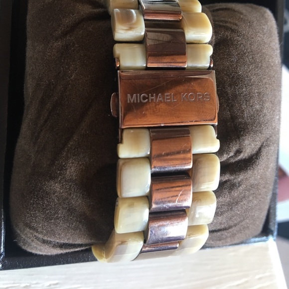 Michael Kors Marvel Stone Watch - Picture 2 of 4