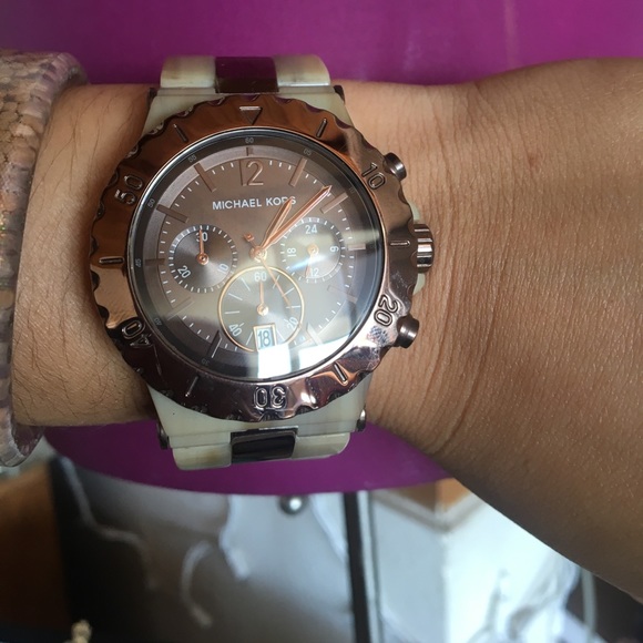 Michael Kors Marvel Stone Watch - Picture 3 of 4