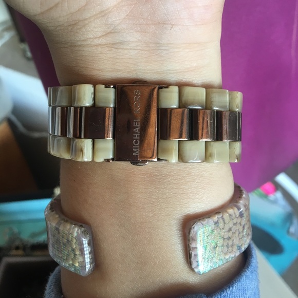 Michael Kors Marvel Stone Watch - Picture 4 of 4