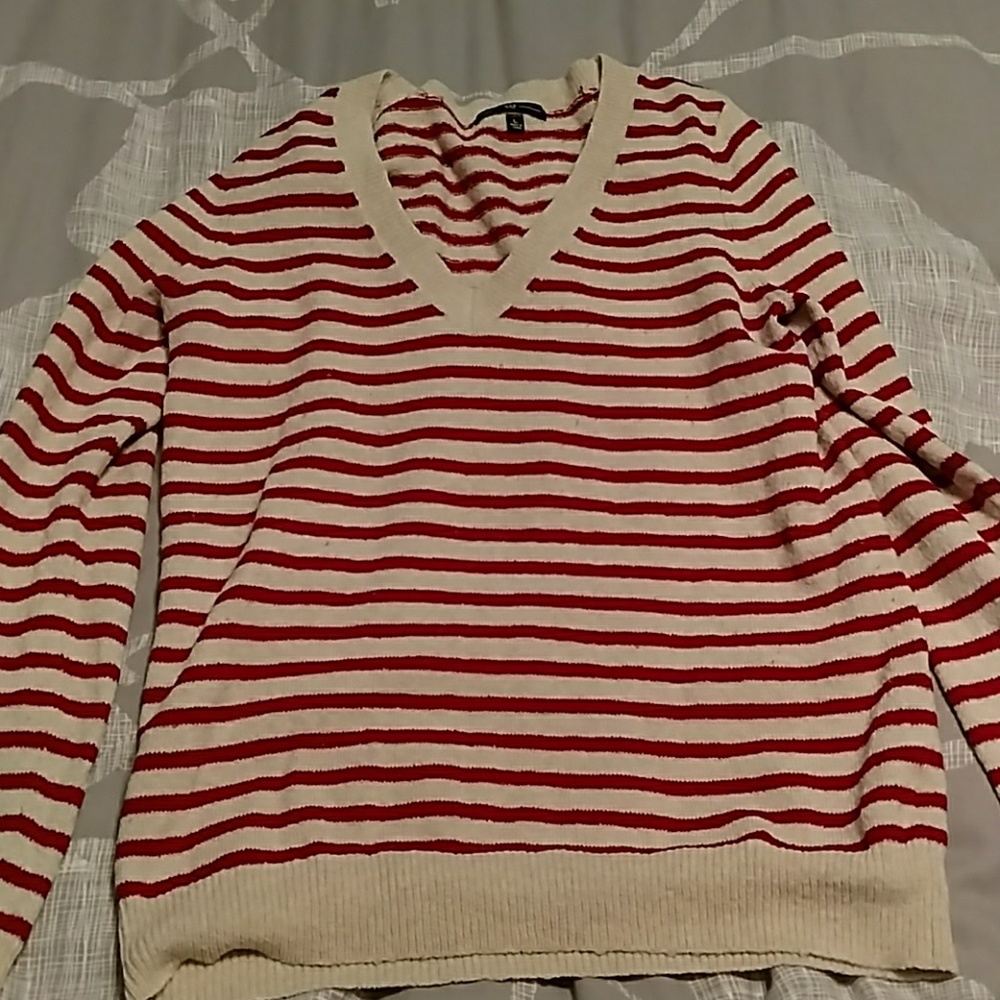 GAP v neck sweater size large