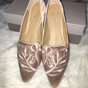 * SOLD *NWT gorgeous blush satin flats!