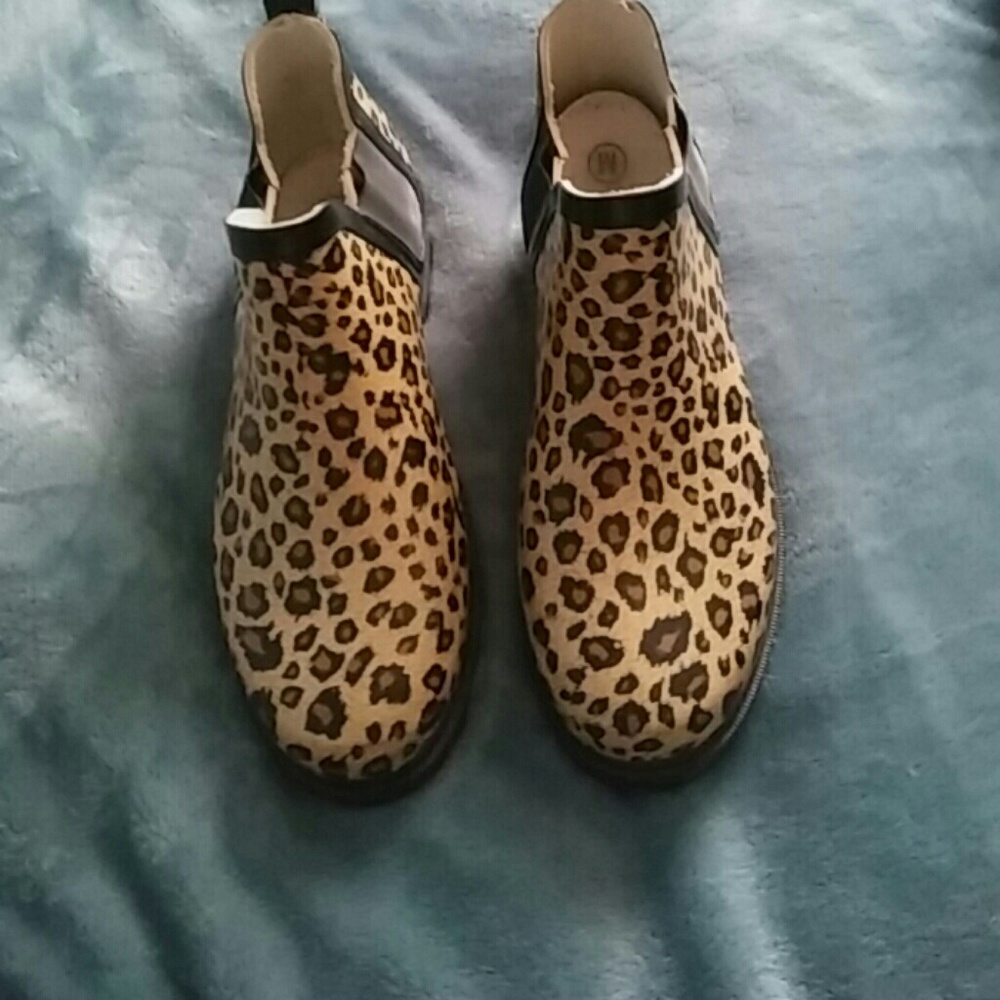 Leopard rain booties like new wore 3 times
