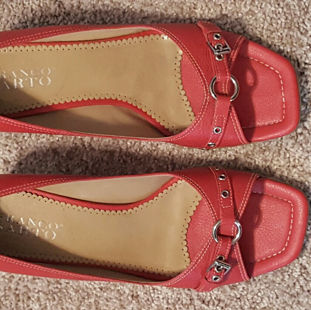 Franco Sarto Red Wedges - Picture 2 of 4
