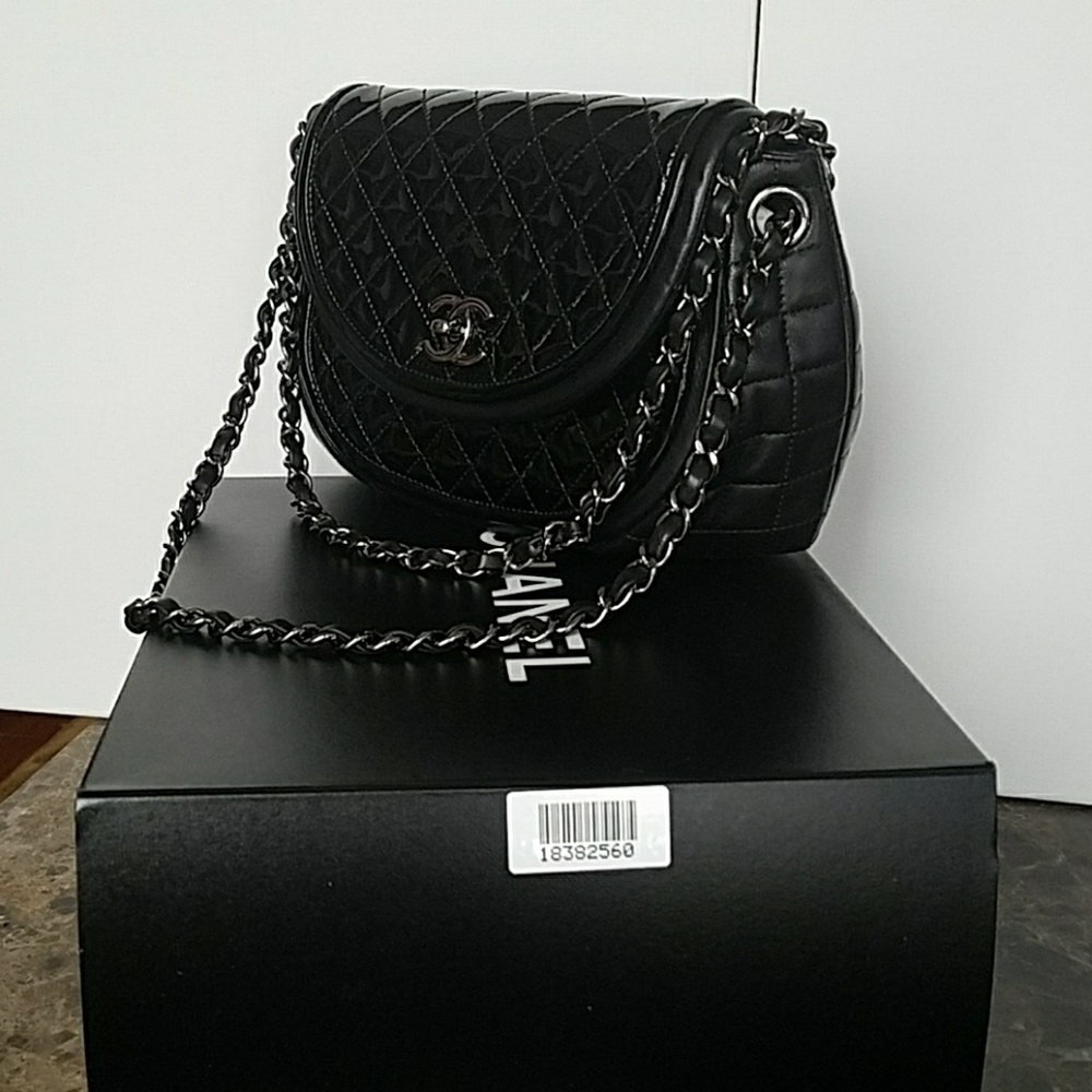 Chanel Black Quilted Patent and Leather Sac Rabat