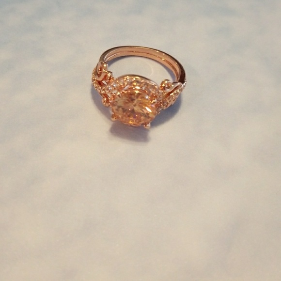 18k rose gold plated cubic zirconia ring - Picture 4 of 4