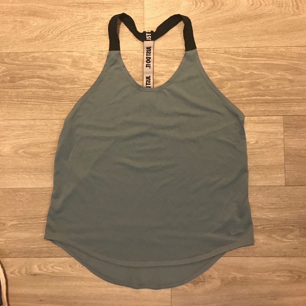 Nike did-fit workout top