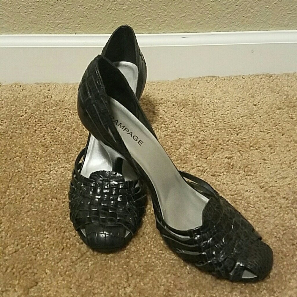 Navy leather Rampage pumps