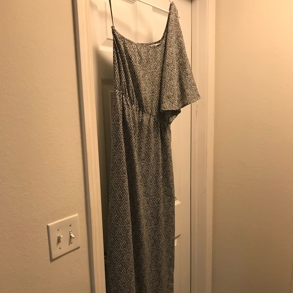 Long black and white pattern dress